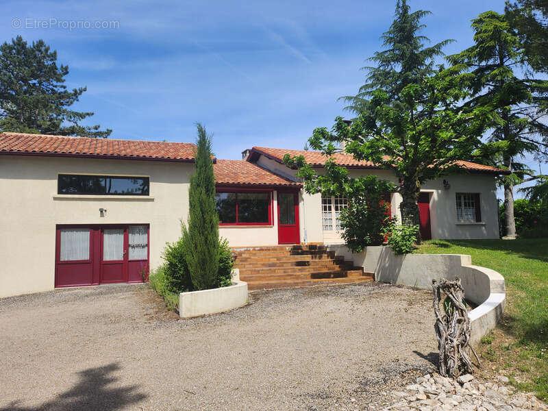 Belle Propriété avec piscine et dépendances - 6 pièces - à vendre - Proche de Villeréal - St Eutrope de Born (Lot-et-Garonne) - photo 2