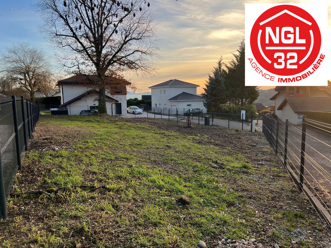 Terrain à VILLY-LE-PELLOUX