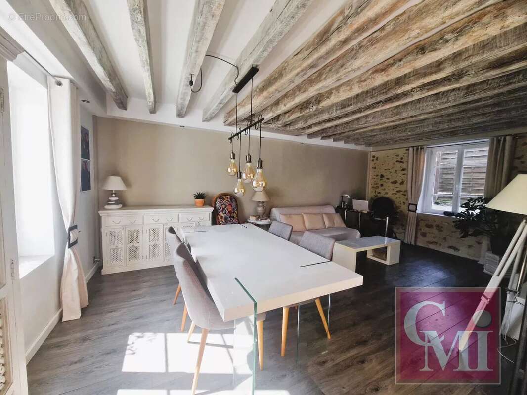 Maison à BRUYERES-LE-CHATEL