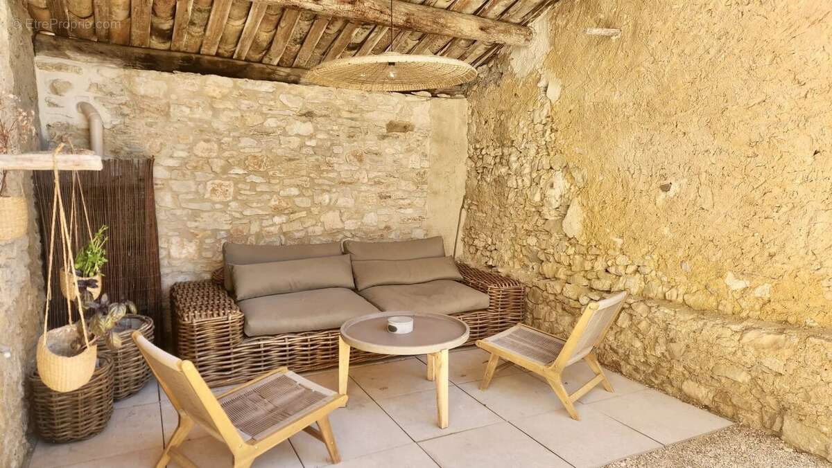 Maison à SAINT-SATURNIN-LES-APT