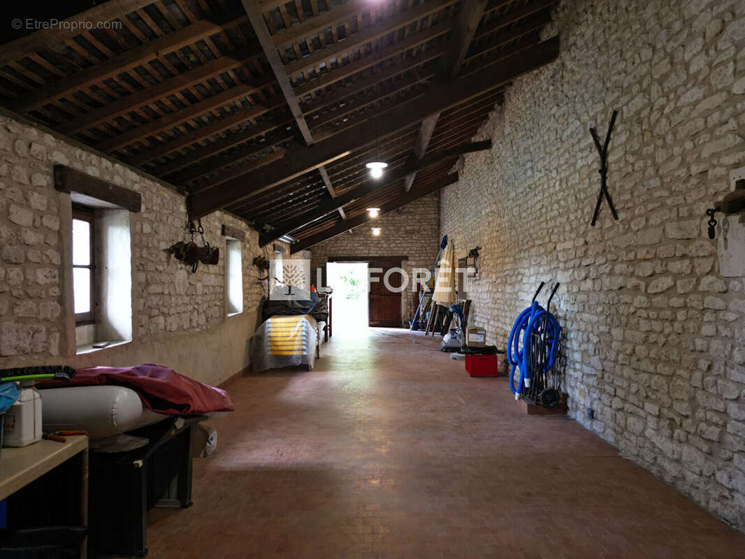 Maison à VERNEUIL-LE-CHATEAU