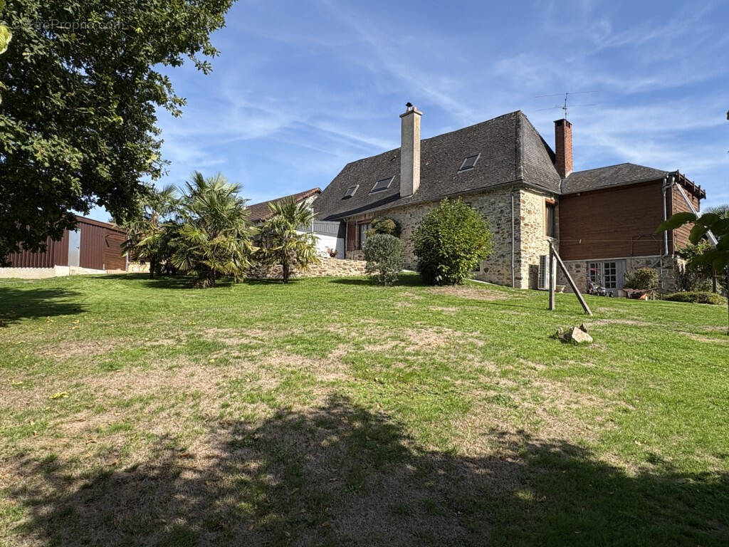 Maison à ARNAC-POMPADOUR