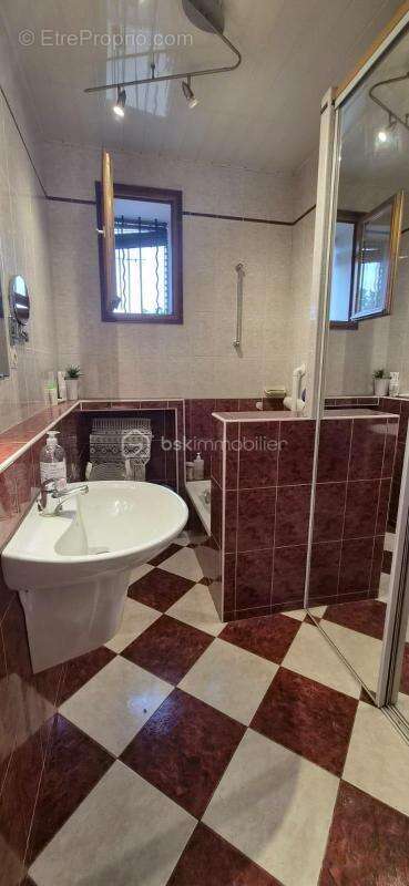 Villa 214 m² + 30 m² à aménager - 6 chambres + bureau - Piscine - photo 10