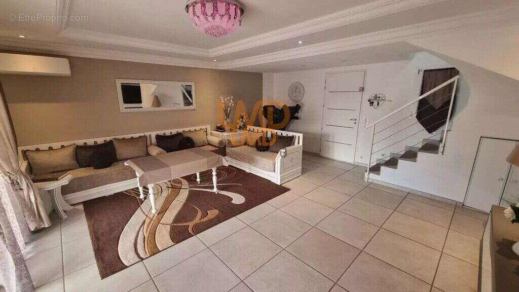Maison à LE MUY