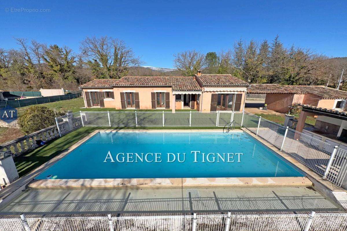 Maison à SAINT-CEZAIRE-SUR-SIAGNE