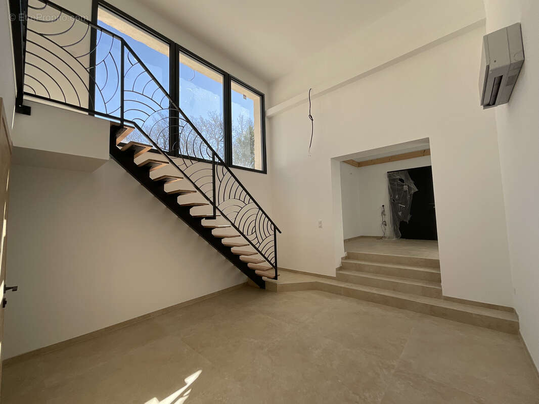 Maison à LE PUY-SAINTE-REPARADE