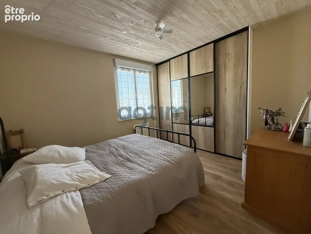 Maison d’habitation sur deux niveaux, située à proximité du centre-ville de La Roche-sur-Yon. - photo 4