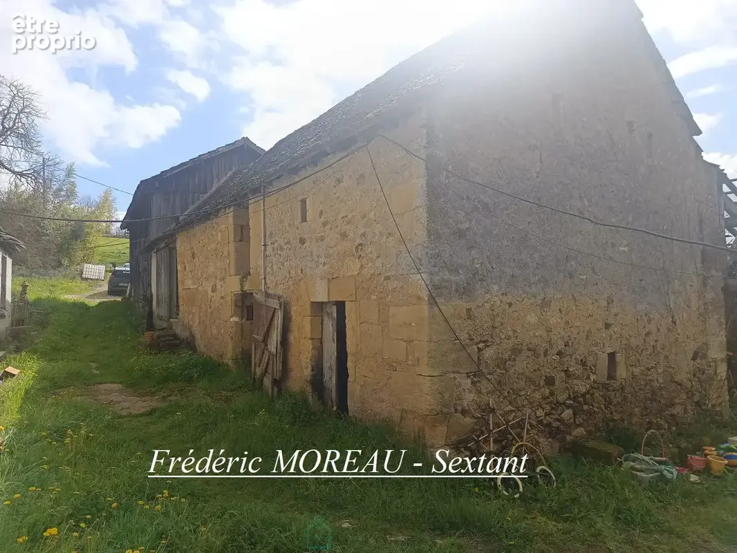 Ensemble immobilier à rénover intégralement au milieu de la nature. - photo 9