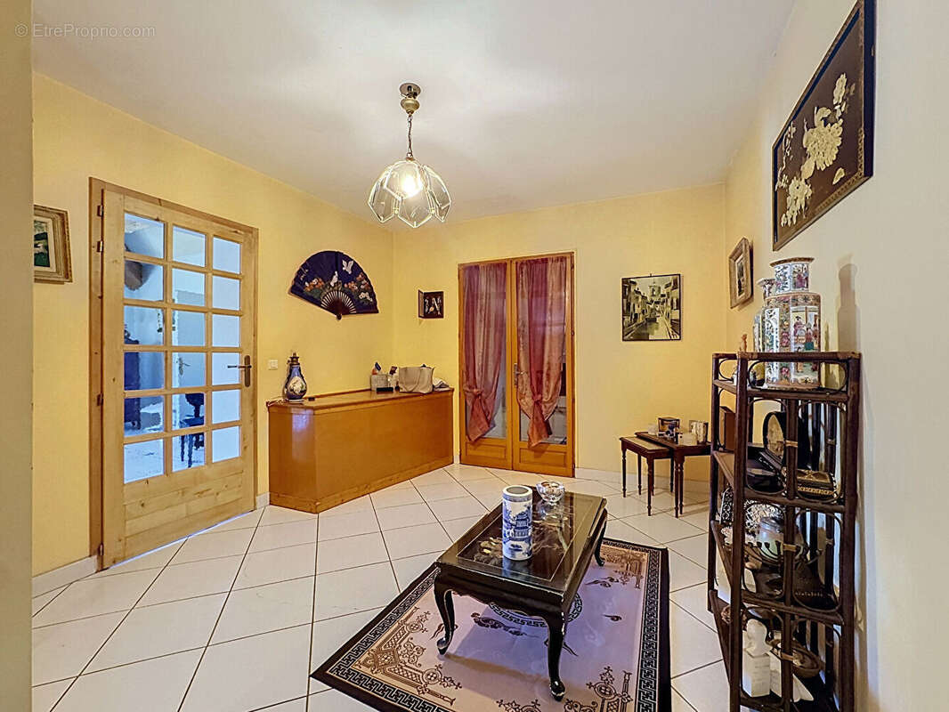 Vendre ensemble immobilier de 395 m² avec piscine à arles - photo 15