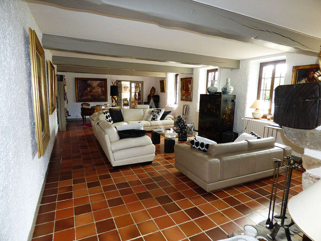 Maison à MONTBARROIS