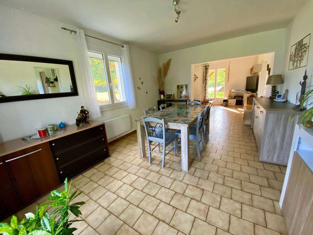 Maison à SAINT-AVIT-DE-VIALARD