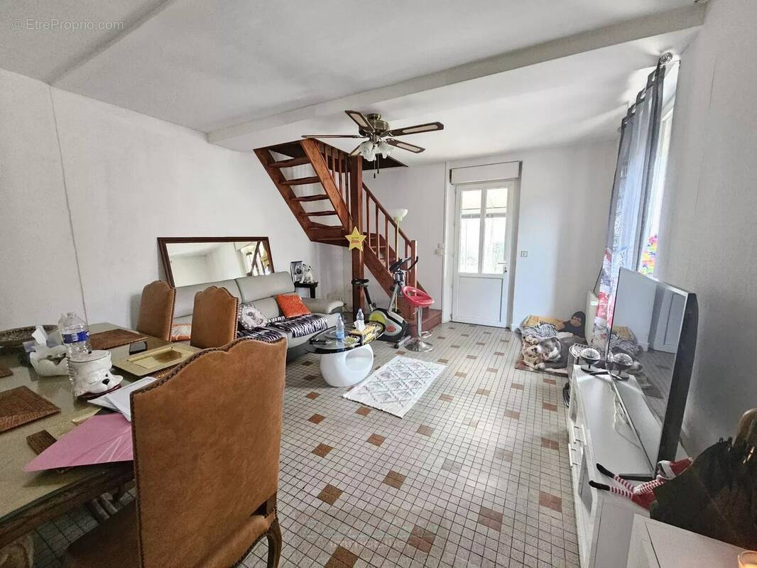 Maison à SAINTE-GENEVIEVE-DES-BOIS