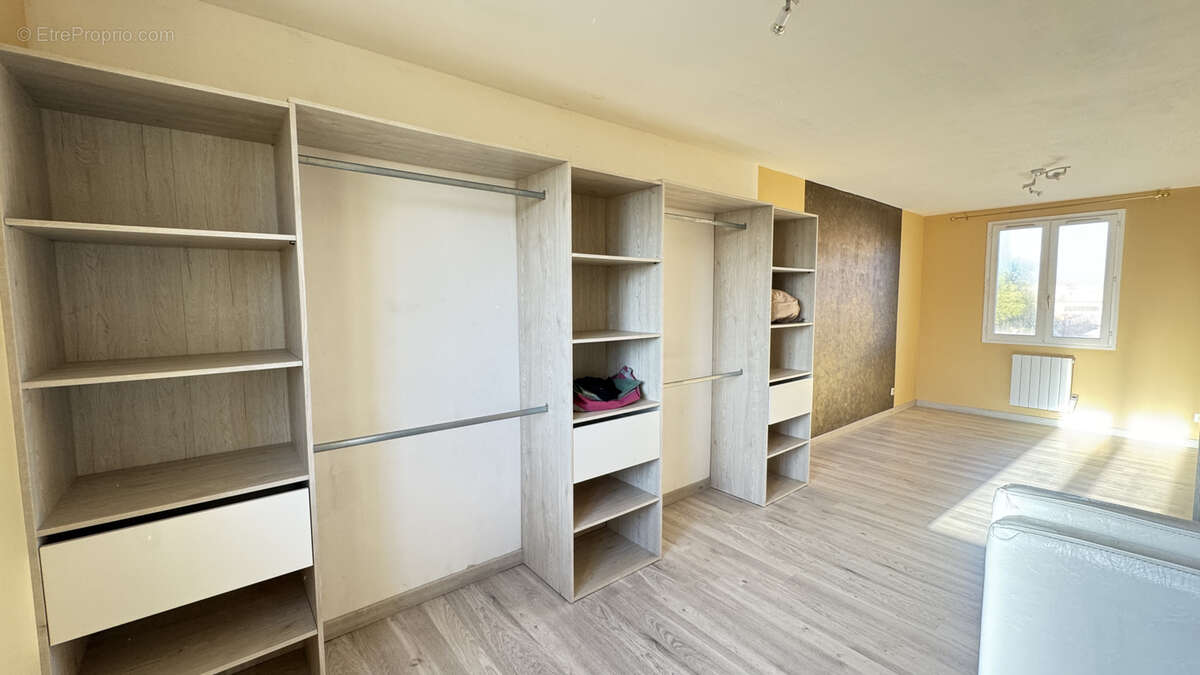 Maison à SAINT-LAURENT-DE-LA-SALANQUE