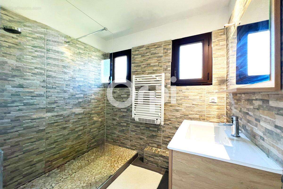 Appartement à MANDELIEU-LA-NAPOULE