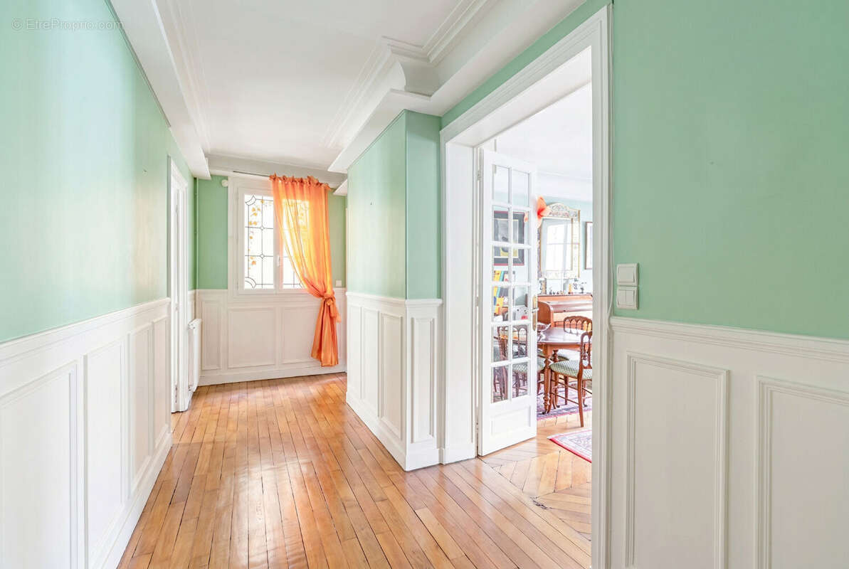 Emplacement prestigieux - haussmannien - etage eleve - balcon - photo 5