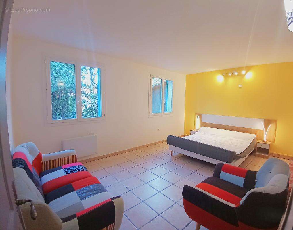 Maison à CAMARET-SUR-AIGUES