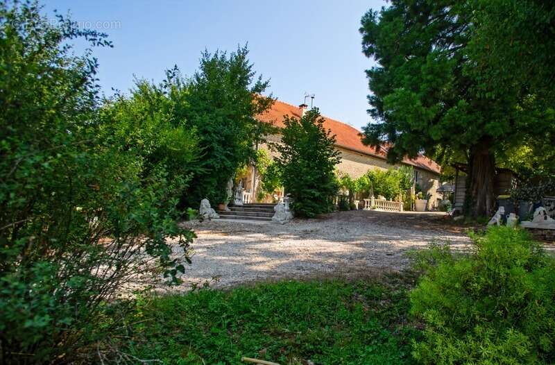 Maison à CONFRACOURT