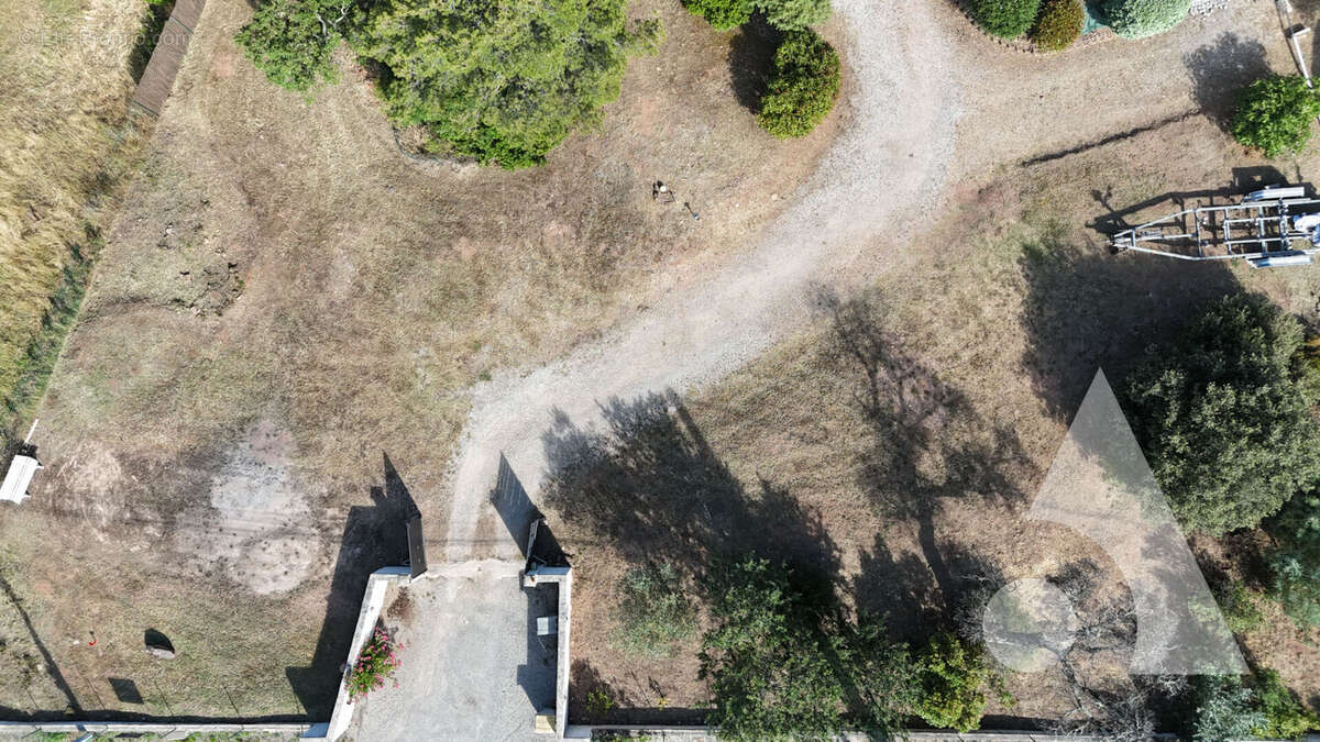 Terrain à LE CANNET-DES-MAURES