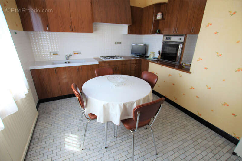 Dpt Charente Maritime (17), à vendre SAINT JEAN D'ANGELY maison P5 de 144 m² habitables avec garage - photo 8