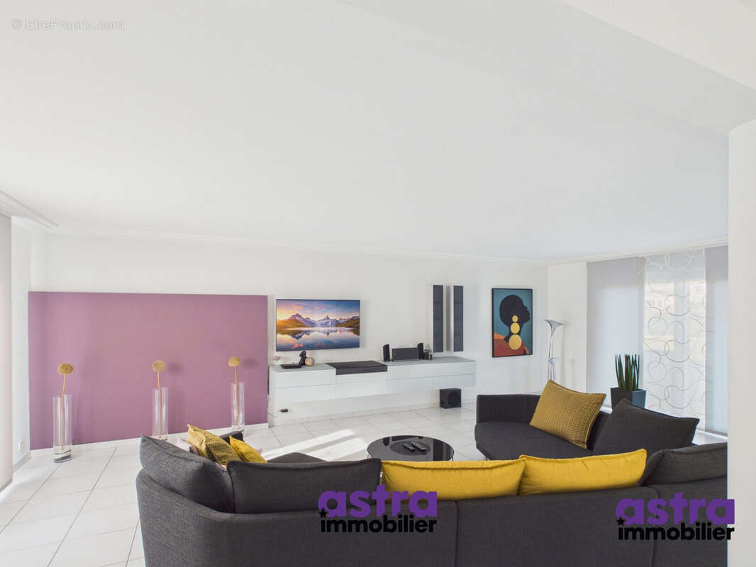 Maison à STEINBRUNN-LE-BAS