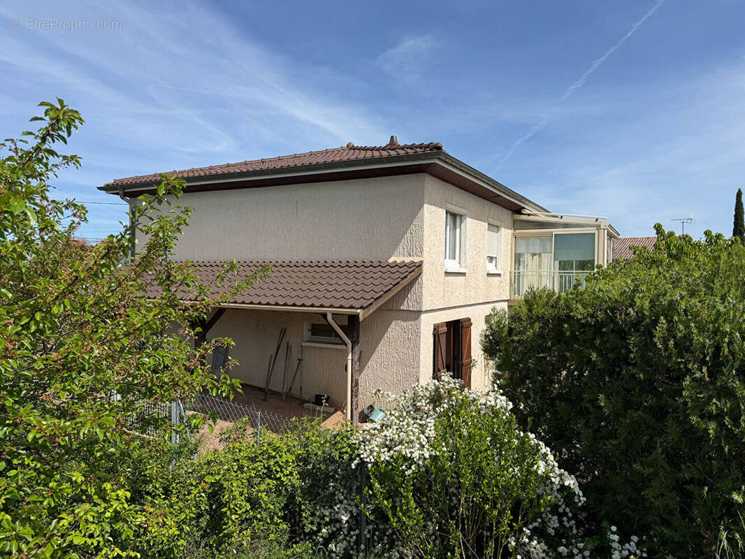 Maison à SAINT-ETIENNE-LA-VARENNE