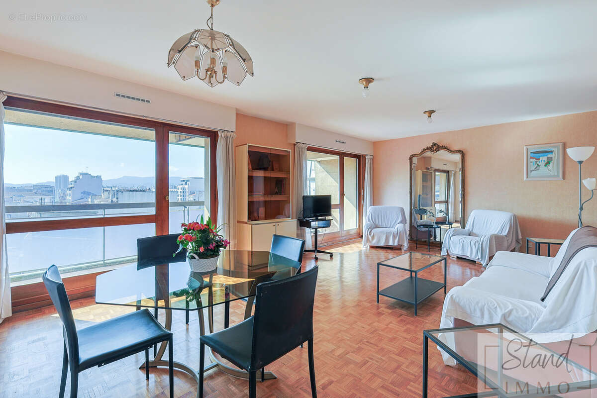 Appartement à MARSEILLE-6E