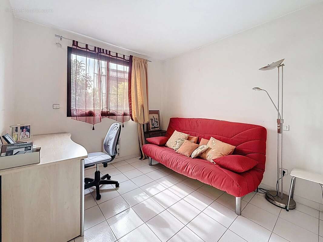 Appartement à SAINT-LAURENT-DU-VAR