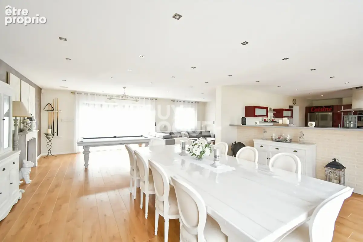 Propriété contemporaine de 309 m², 5 chambres, cinéma privé et terrain de 2 600 m² - photo 4