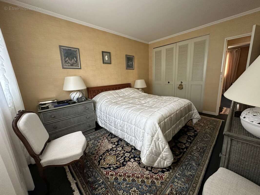 Maison à LE MESNIL-SAINT-DENIS