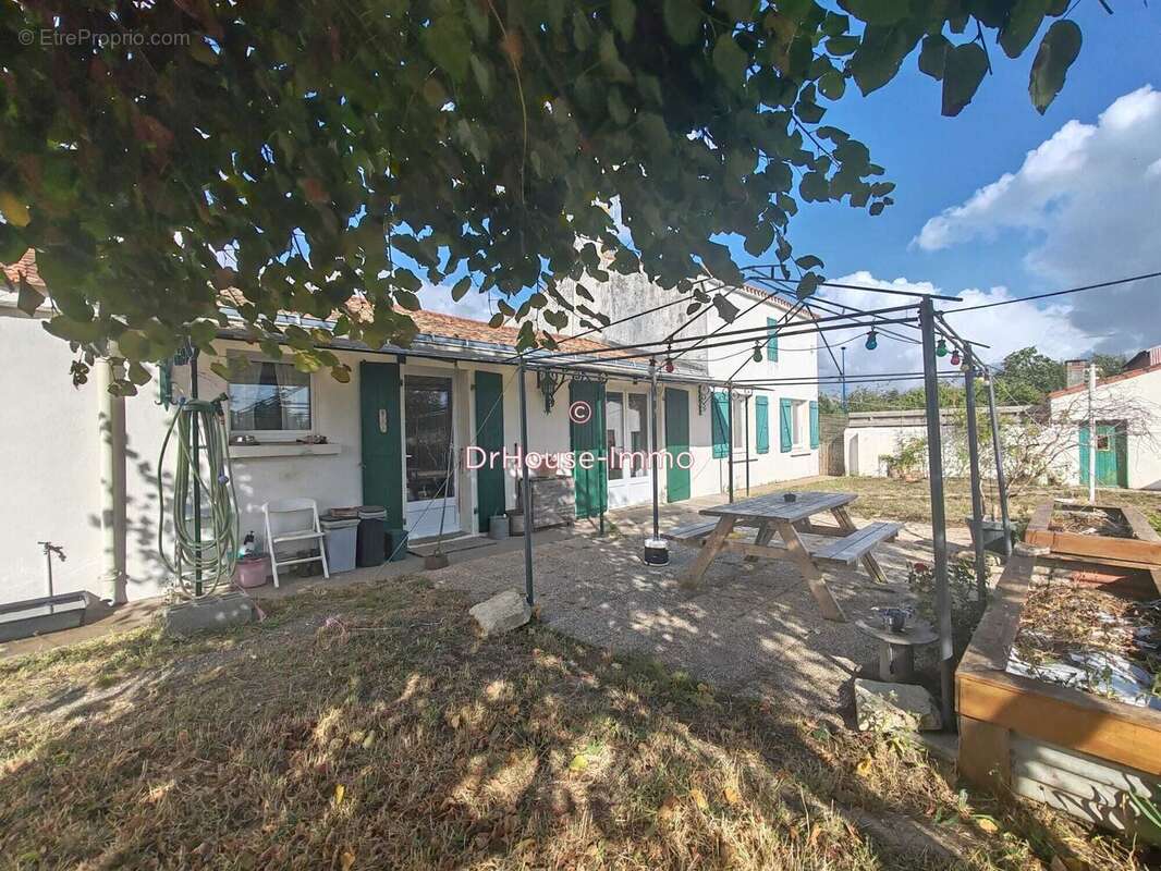 Maison à SAINTE-RADEGONDE-DES-NOYERS