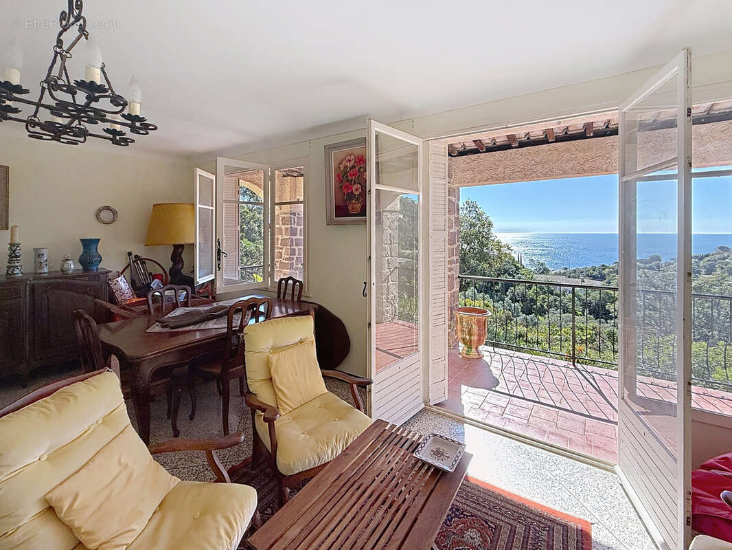 Maison à LES ISSAMBRES