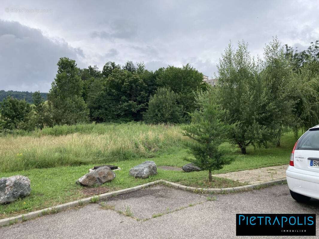Terrain à SAINT-GENEST-LERPT
