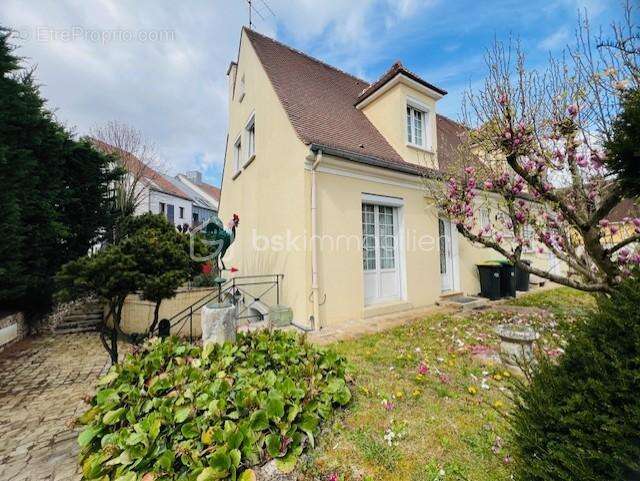 Maison à ARPAJON