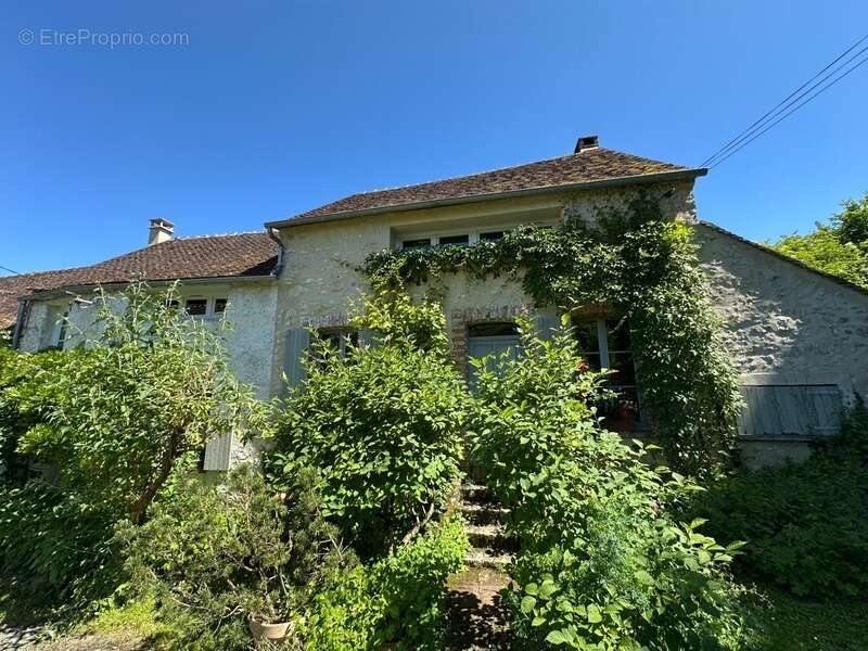 Maison à NANTEAU-SUR-LUNAIN