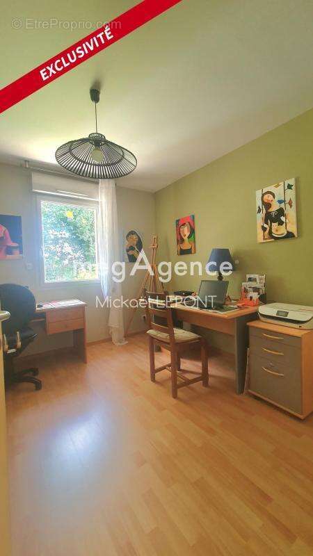 Maison à LE GENEST-SAINT-ISLE