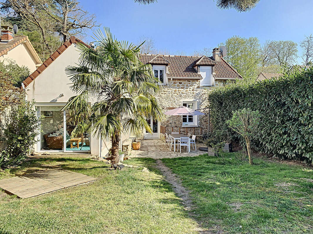 Maison à NEAUPHLE-LE-CHATEAU