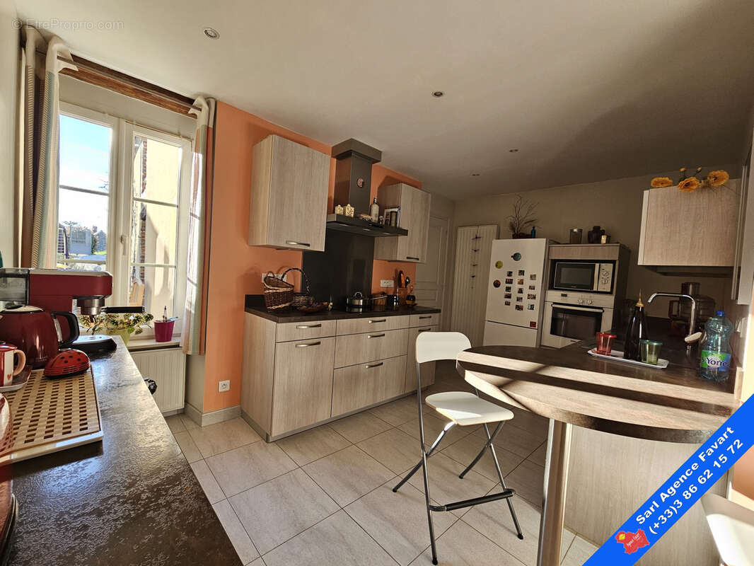 Maison à LA CELLE-SAINT-CYR