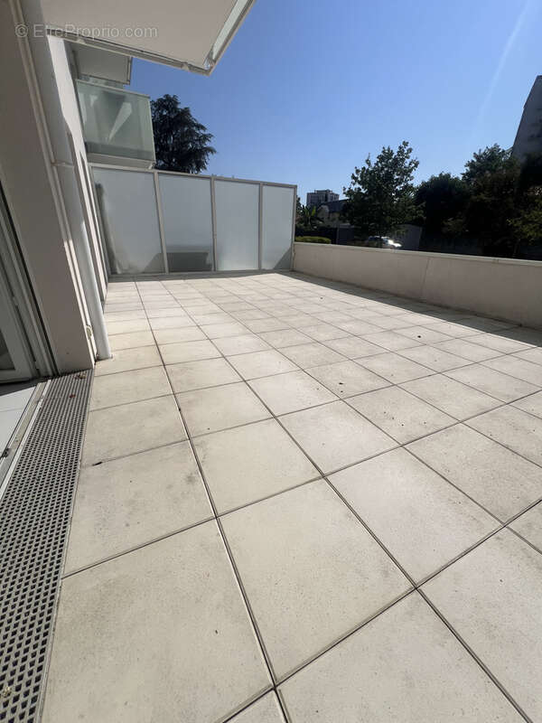 Appartement T3 Très grande terrasse - photo 2