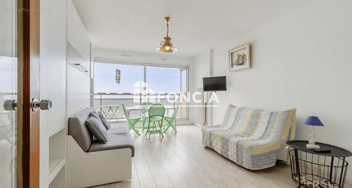 Studio T1 vue mer – REMBLAI  face à LA PENDULE - Les Sables-d’Olonne - photo 3