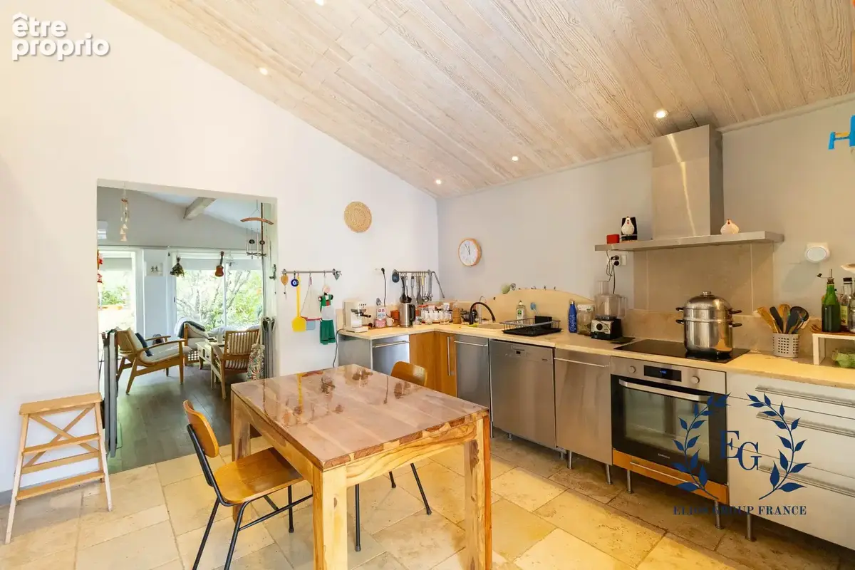 Maison 8 pièces 115 m² à vendre à Saint-Maximin-La-Sainte-Baume (83470) - photo 8