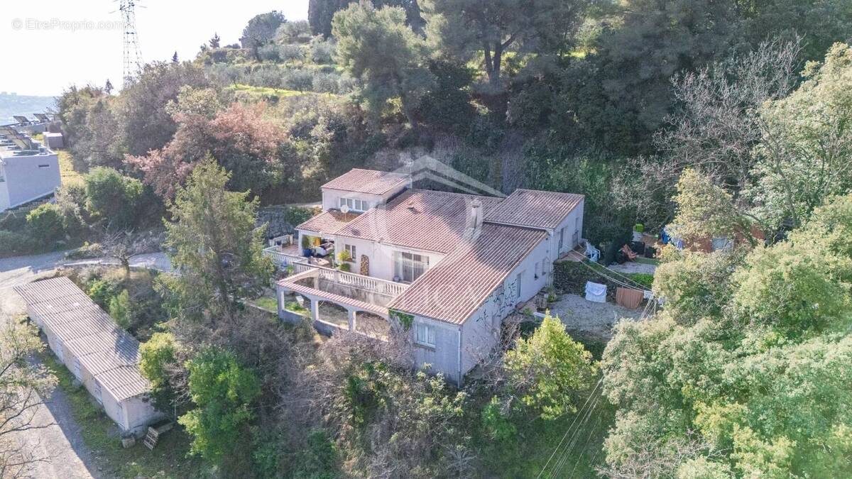 Maison à SAINT-LAURENT-DU-VAR