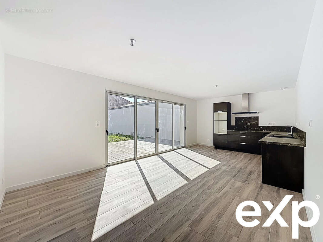 Maison à SAINTE-SOULLE