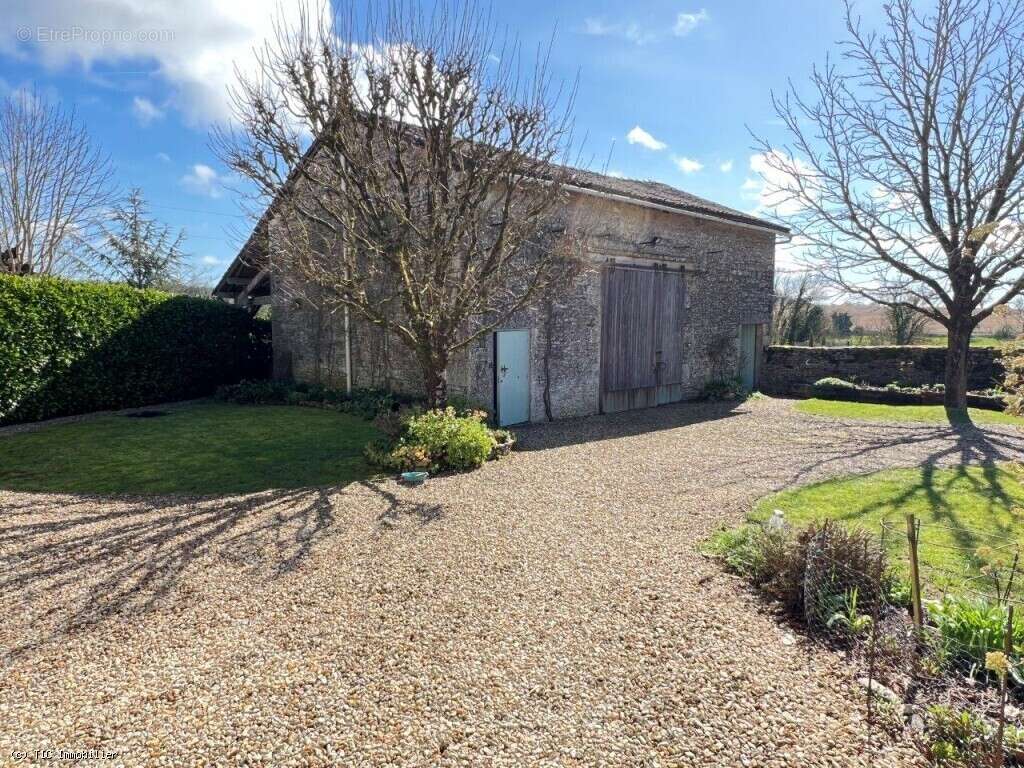 Maison à VERTEUIL-SUR-CHARENTE
