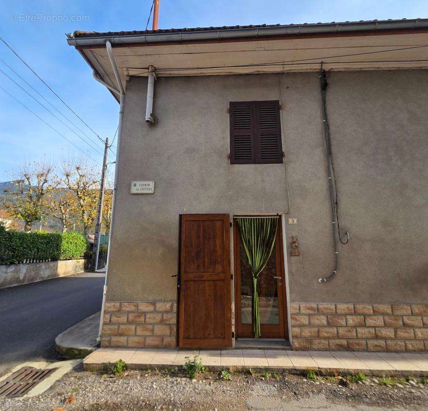 Maison à SAINT-CHRISTOPHE-SUR-GUIERS