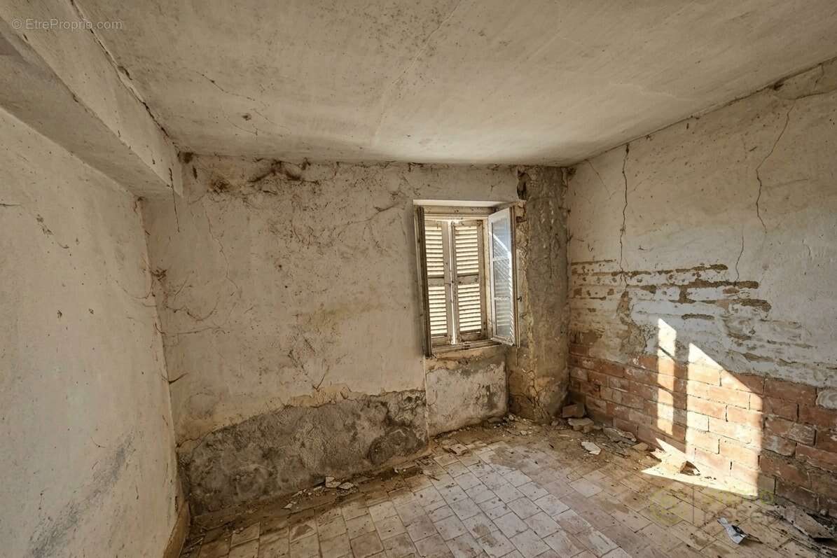 Maison à CHITRAY