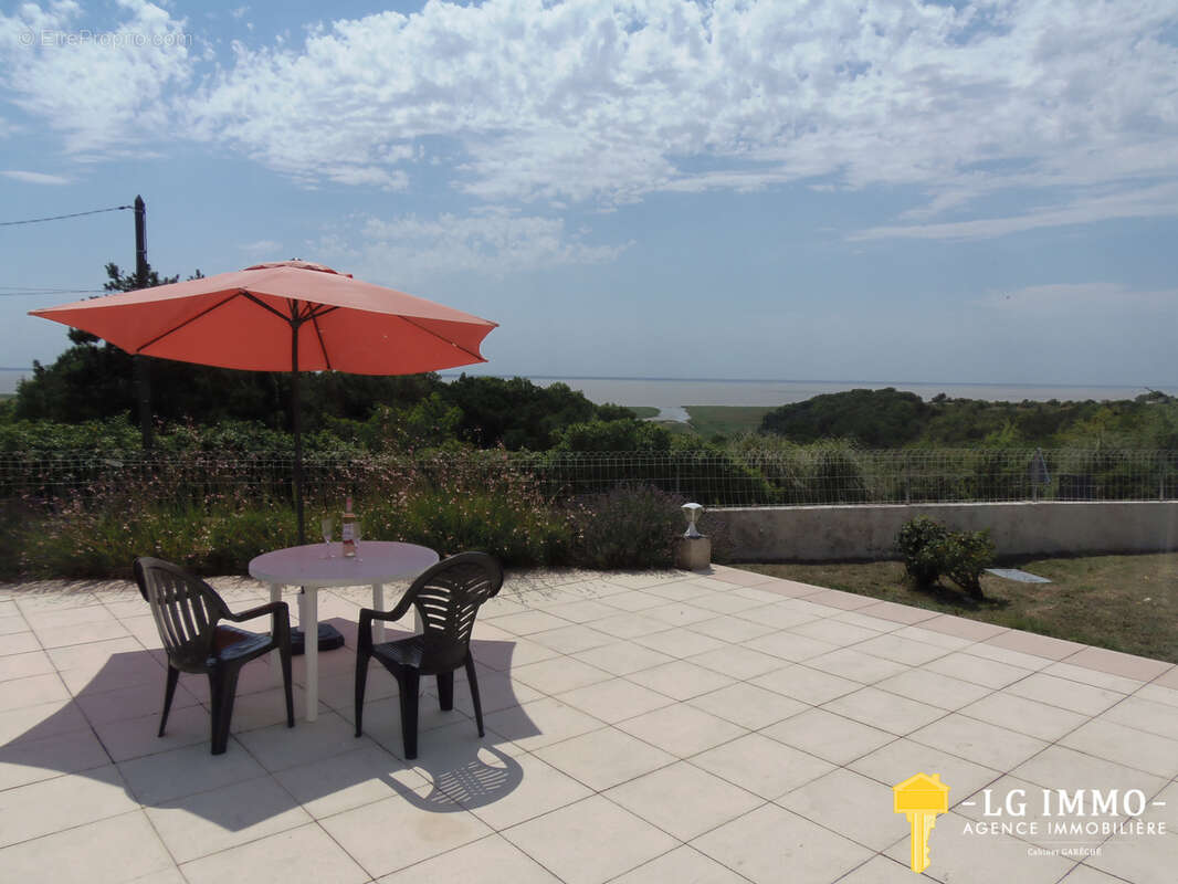 Maison de plain pied avec 4 chambres piscine et belle vue sur l'estuaire de la Gironde. - photo 24