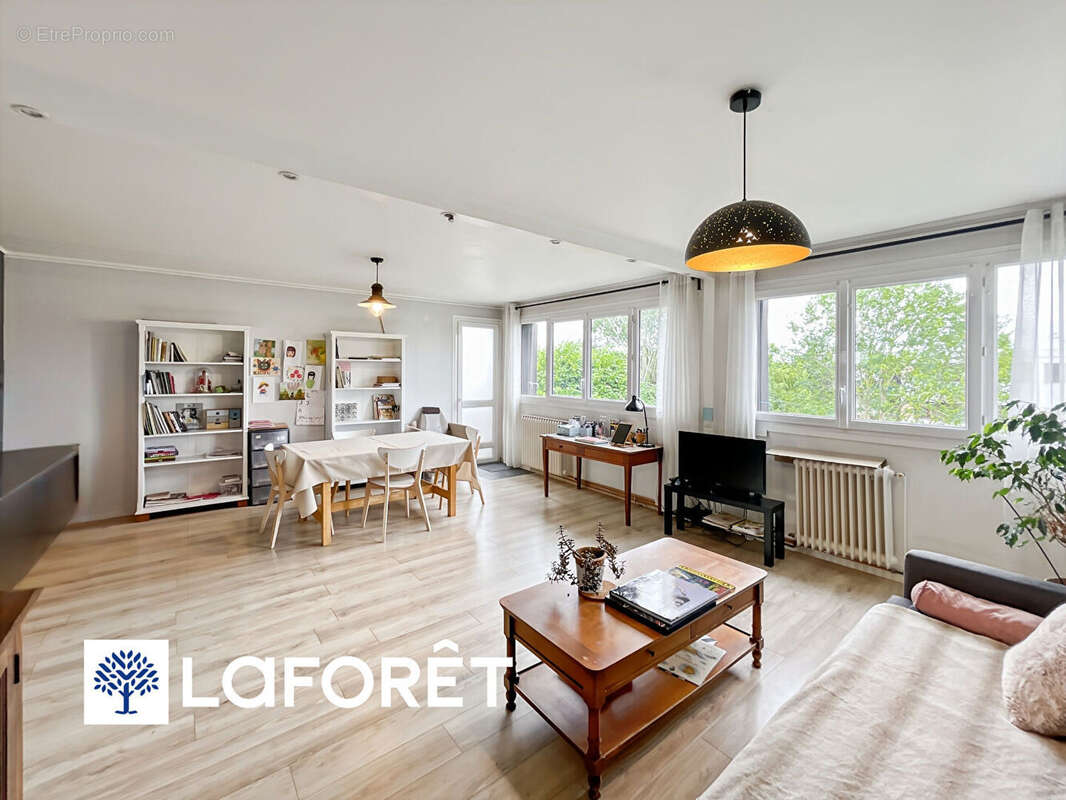 Appartement à SAINTE-GENEVIEVE-DES-BOIS