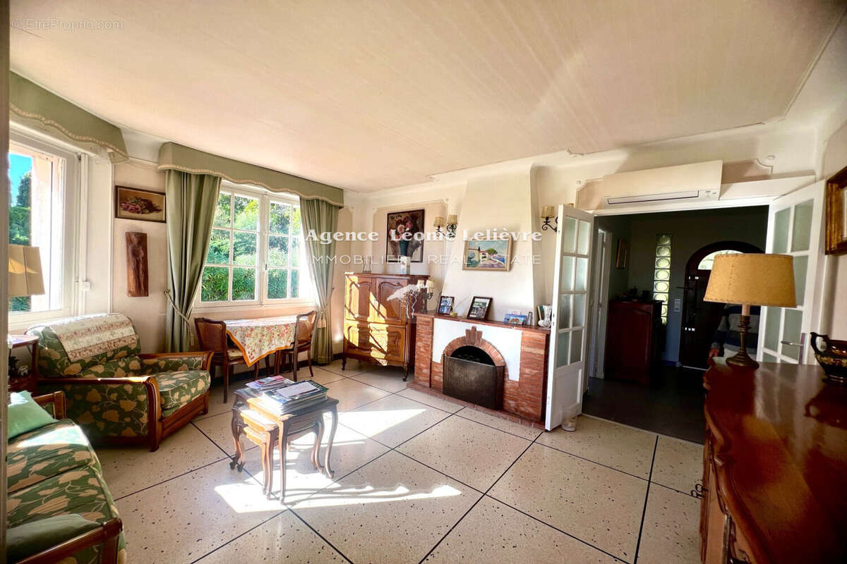 Maison à LES ISSAMBRES