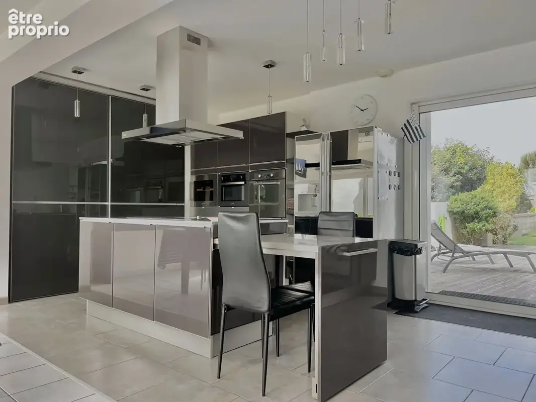 VENTE d'une maison T7  à PORSPODER -vue mer- piscine couverte - photo 7
