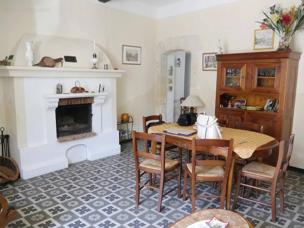 Maison à MOURIES
